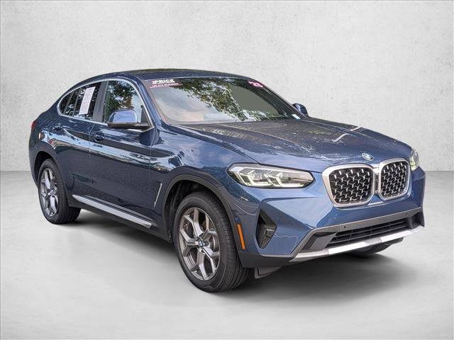 Used 2025 BMW X4 xDrive30i AWD/4WD image 3