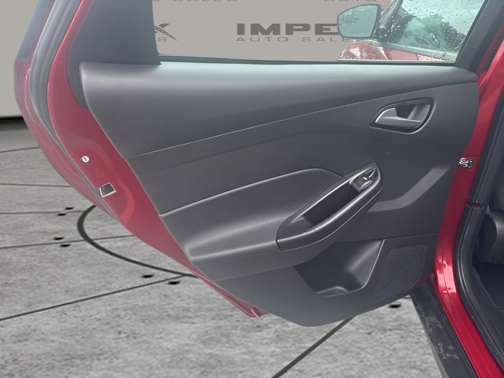 Used 2013 Ford Focus SE FWD image 24