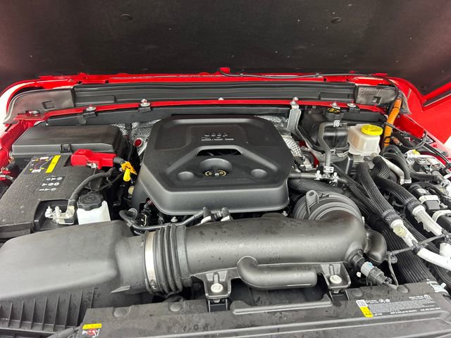 Used 2025 Jeep Wrangler Sahara 4xe image 40