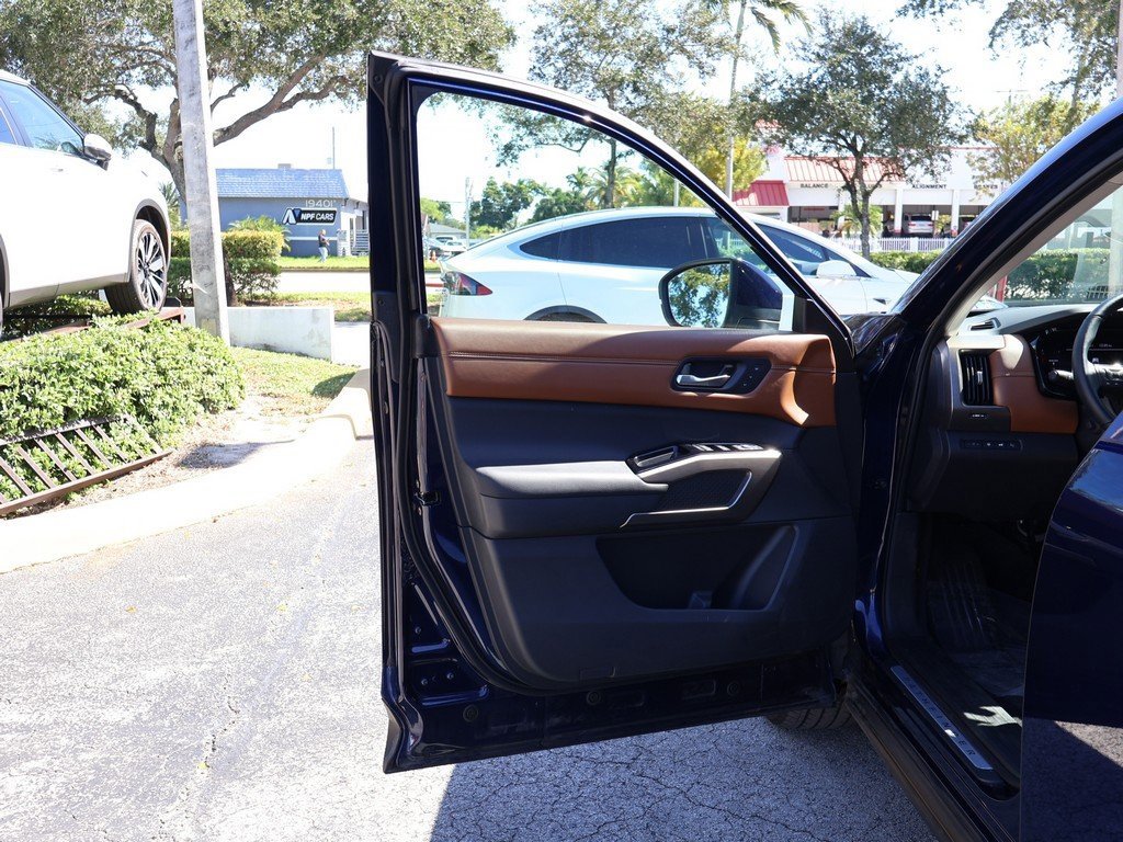 Used 2024 Nissan Pathfinder Platinum w/ Cargo Package image 28