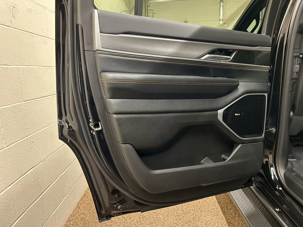 New 2026 Jeep Grand Wagoneer 4WD image 12
