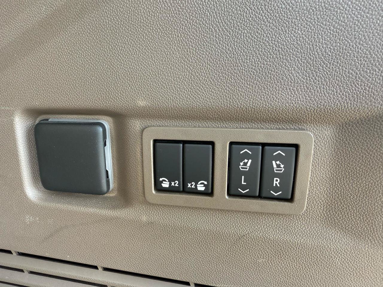 Used 2023 GMC Yukon Denali RWD image 22