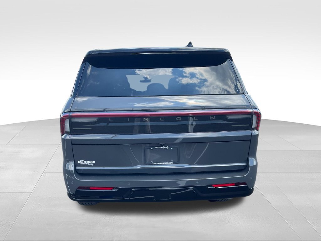 Used 2025 Lincoln Navigator Black Label AWD/4WD image 4