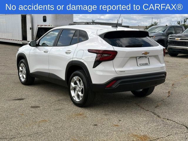 Certified 2024 Chevrolet Trax LS w/ LS Convenience Package FWD image 3