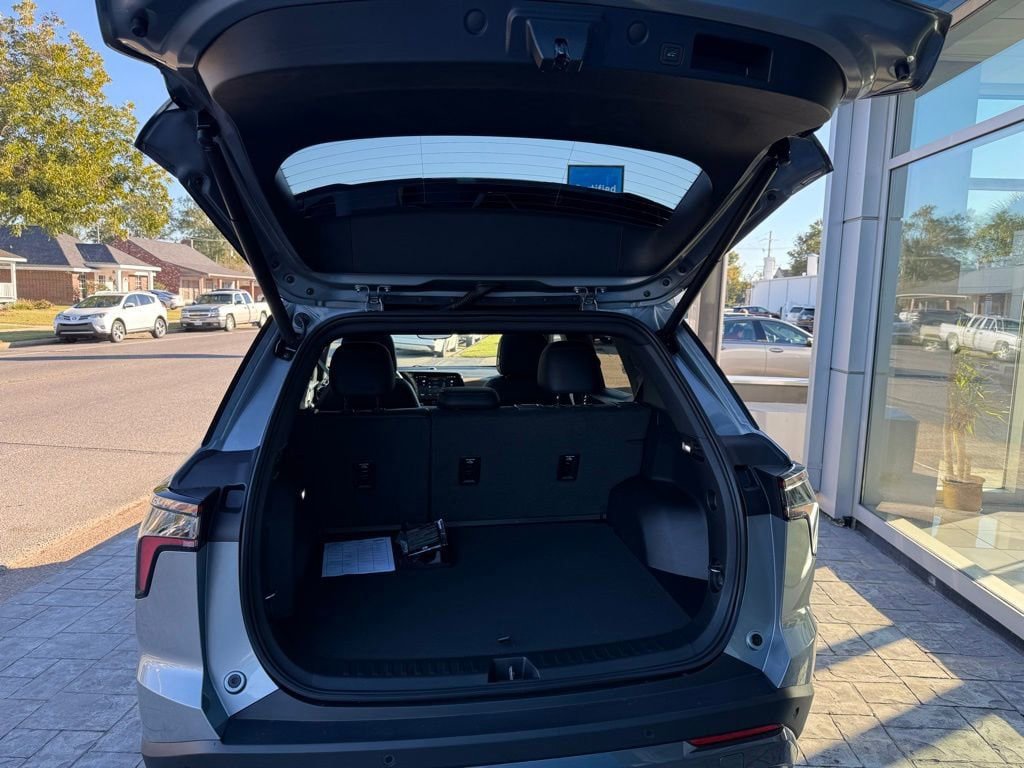 New 2026 Chevrolet Equinox ACTIV w/ Convenience Package III FWD image 49