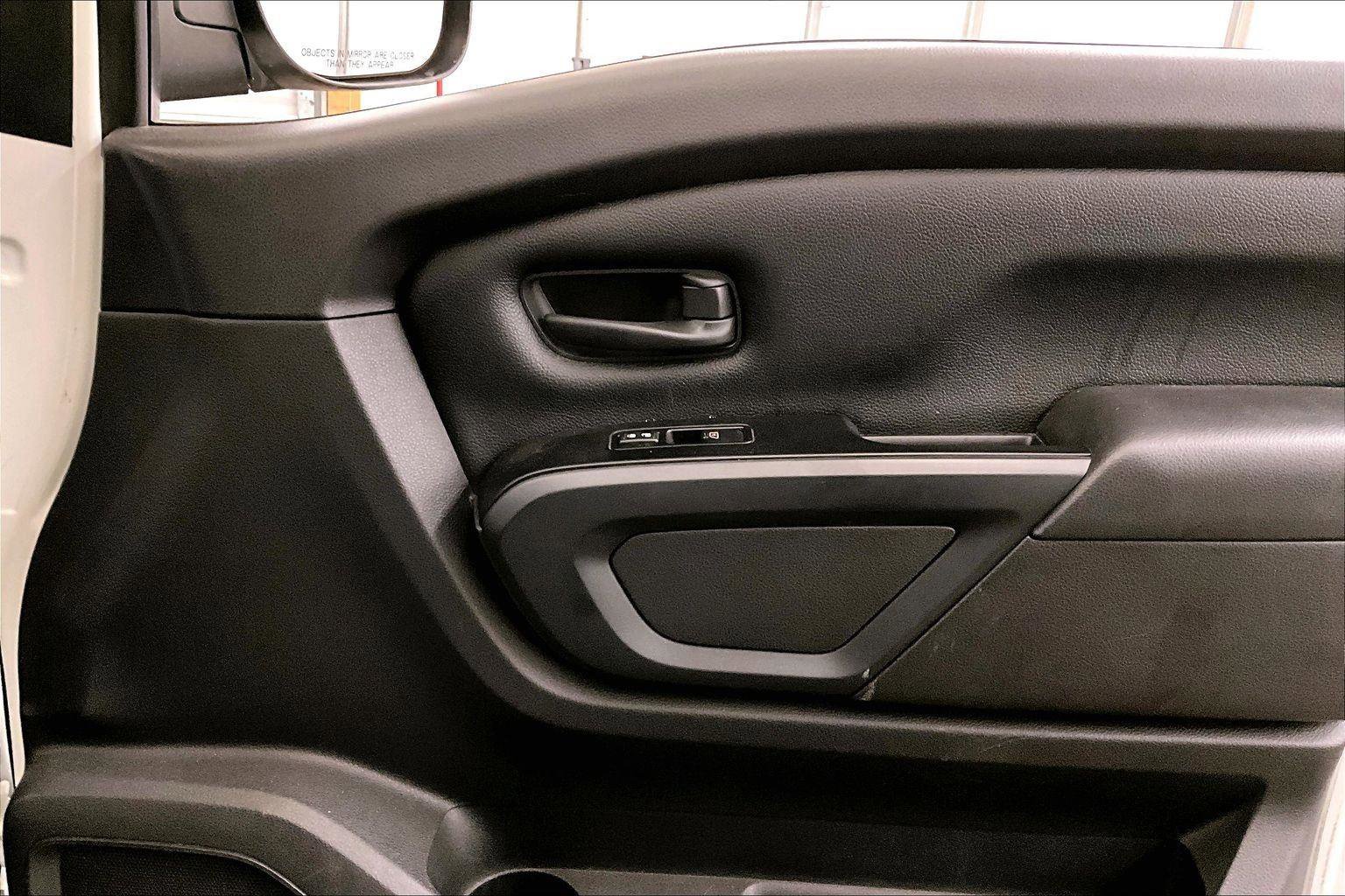 Used 2017 Nissan Titan S image 23