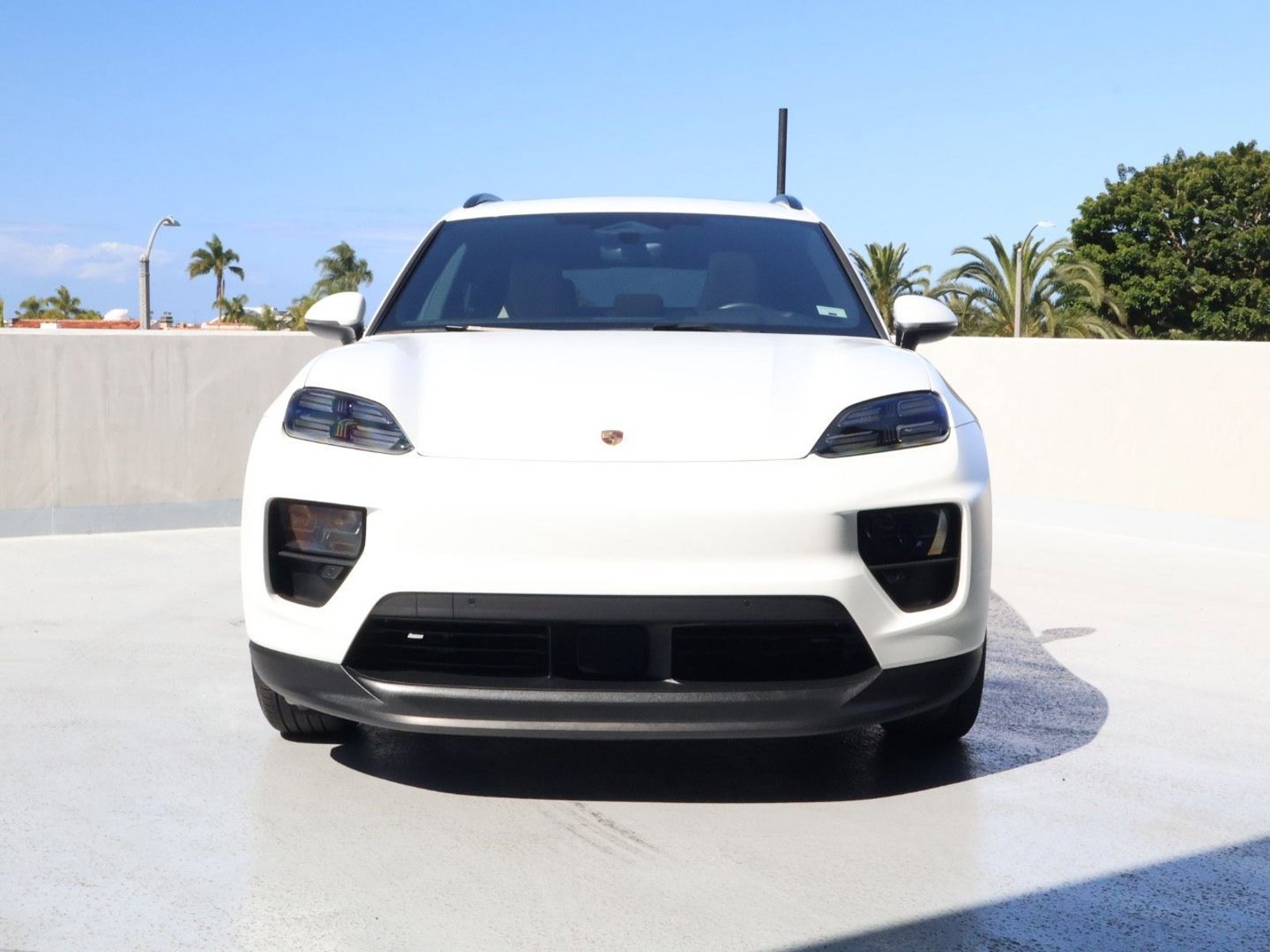Certified 2025 Porsche Macan Electric RWD image 6