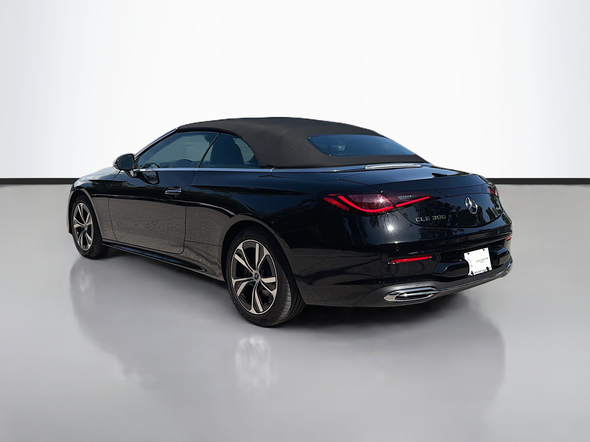 Used 2025 Mercedes-Benz CLE 300 4MATIC Cabriolet image 3