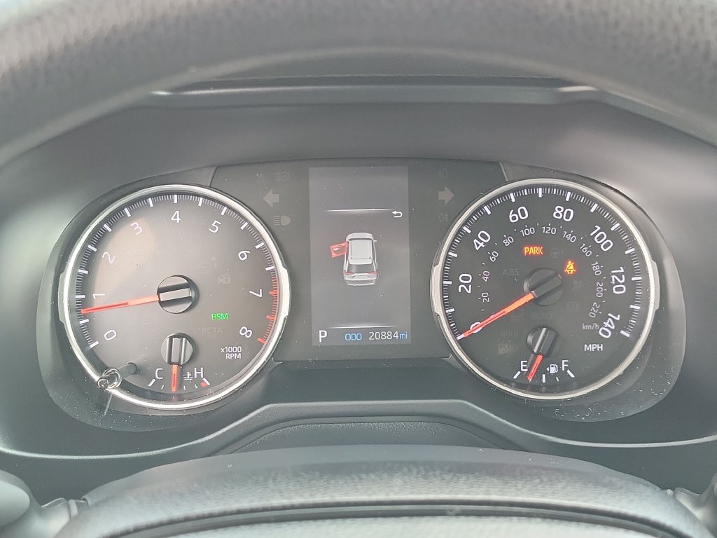 Used 2022 Toyota RAV4 LE AWD/4WD image 3