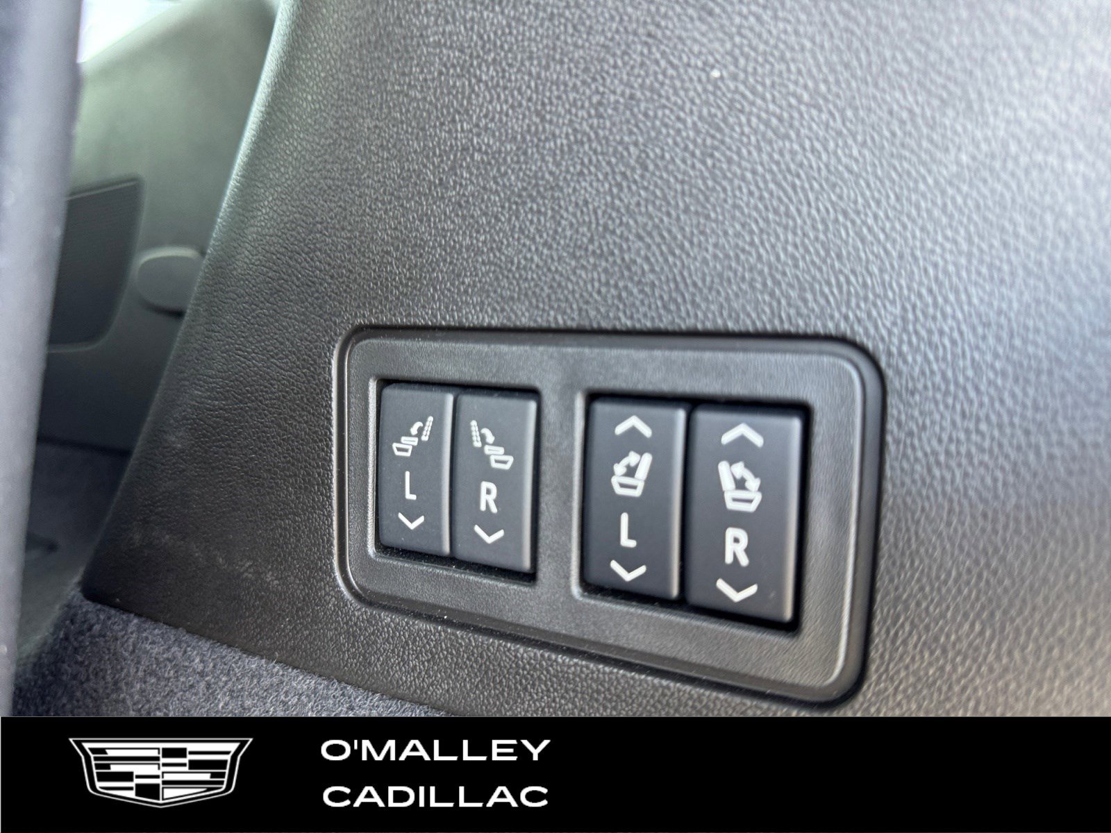 Certified 2025 Cadillac XT6 Sport w/ Platinum Package AWD/4WD image 17