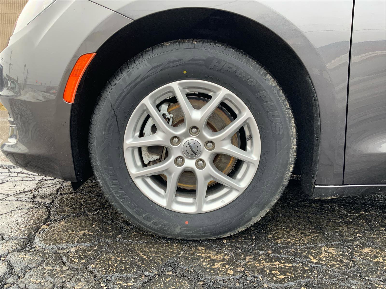 Used 2023 Chrysler Voyager LX image 25