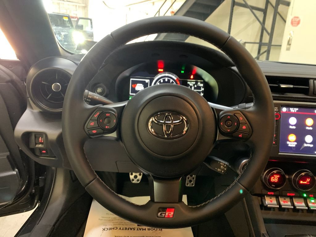 Used 2026 Toyota GR86 Premium w/ ALL Weather Mat Package (TMS) RWD image 26