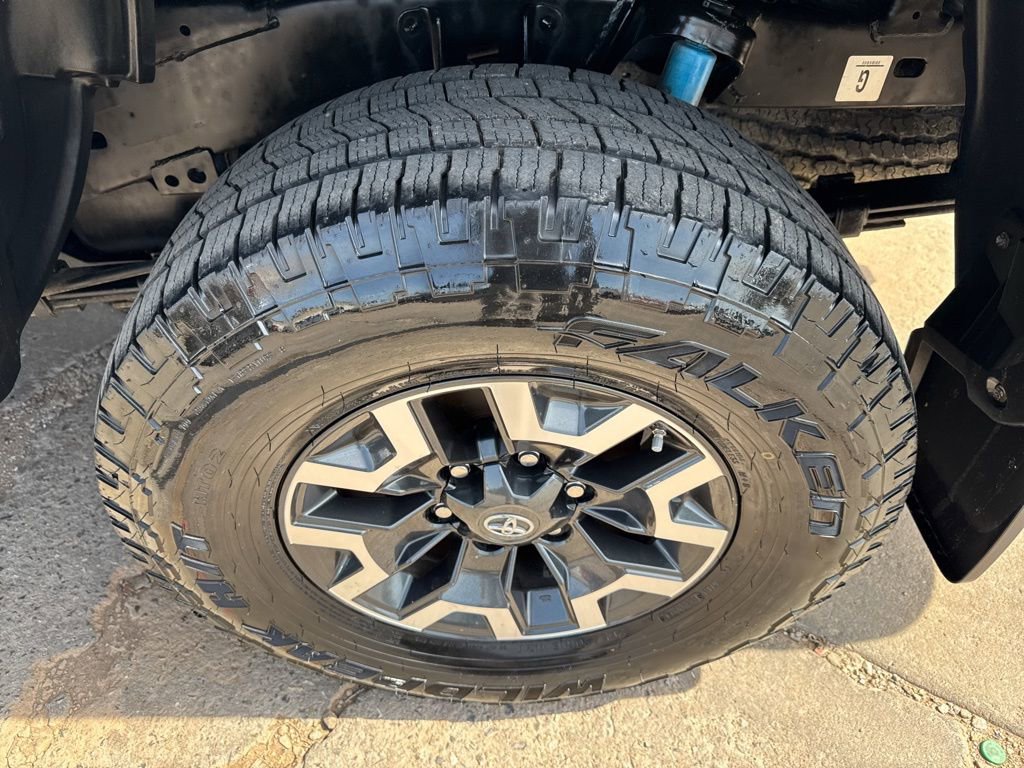 Used 2019 Toyota Tacoma TRD Off-Road w/ Technology Package AWD/4WD image 37