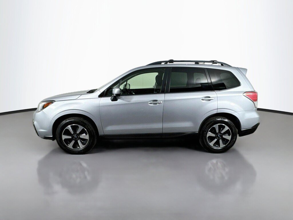 Used 2018 Subaru Forester 2.5i Premium w/ Popular Package #2A AWD/4WD image 2
