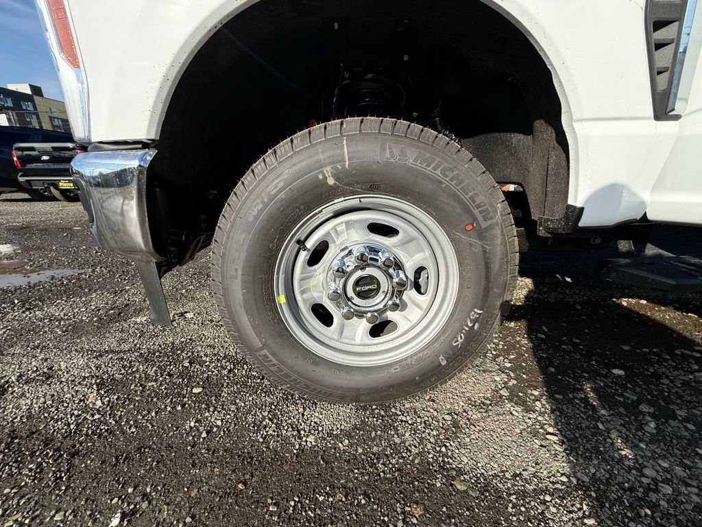 New 2026 Ford F250 XL w/ XL Chrome Package AWD/4WD image 9