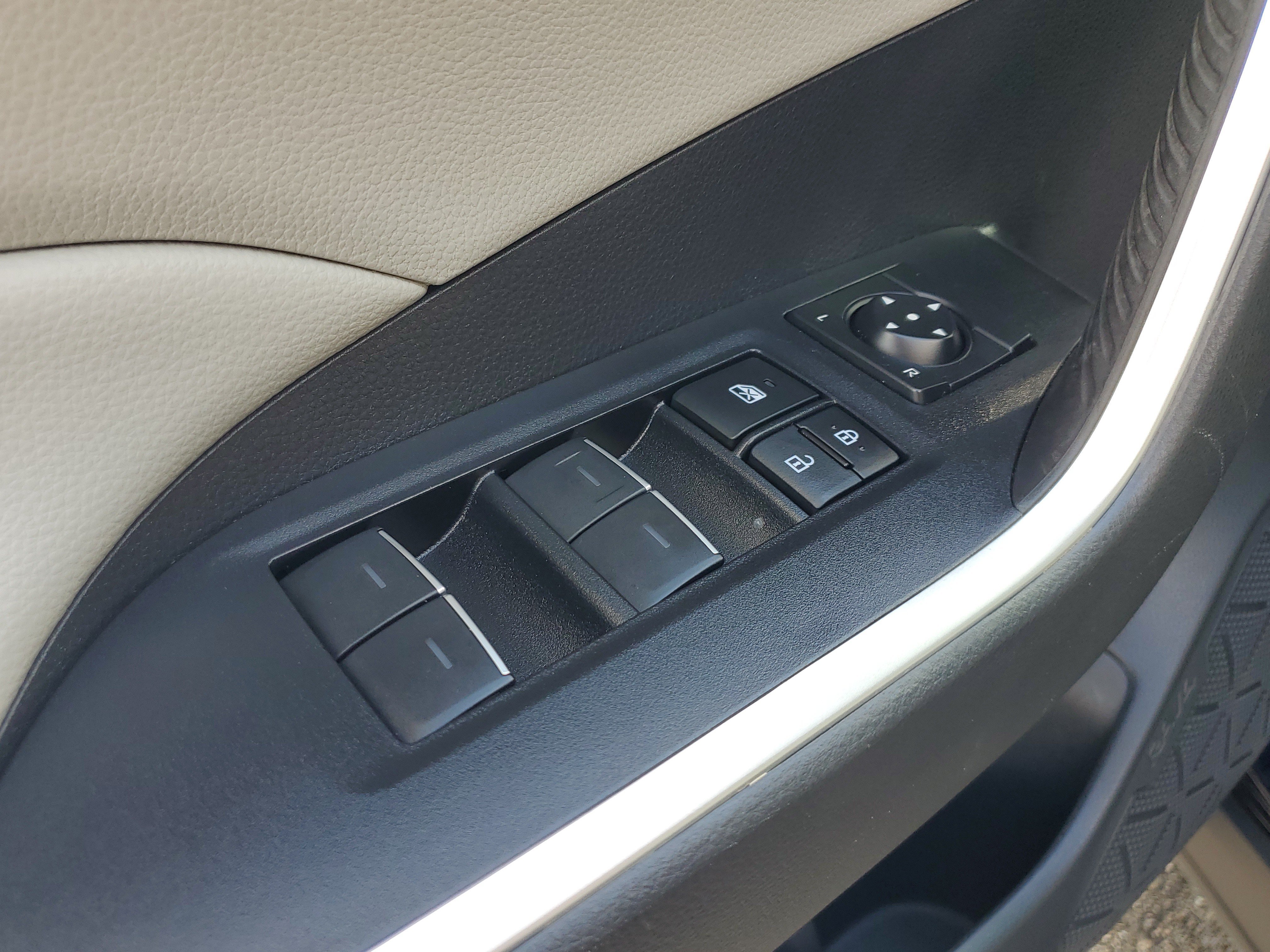 Used 2022 Toyota RAV4 XLE Premium AWD/4WD image 24