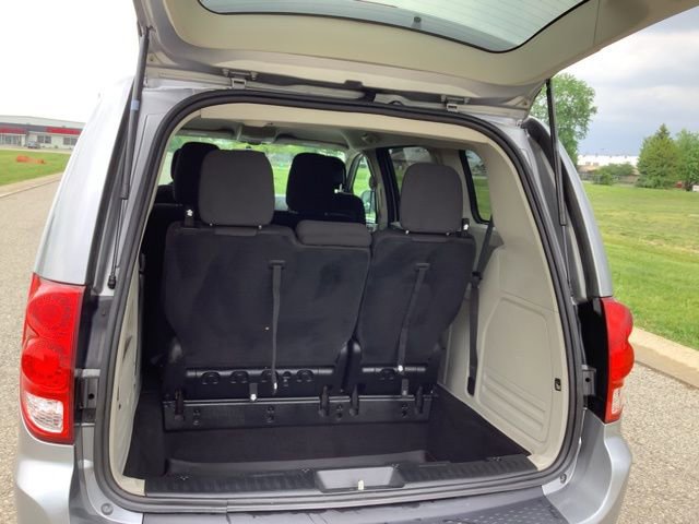 Used 2017 Dodge Grand Caravan SE w/ Power Window Group FWD image 12