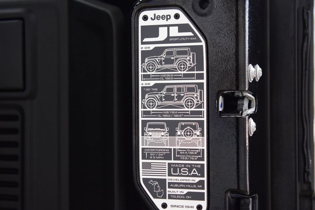 Used 2025 Jeep Wrangler Unlimited Sahara AWD/4WD image 23