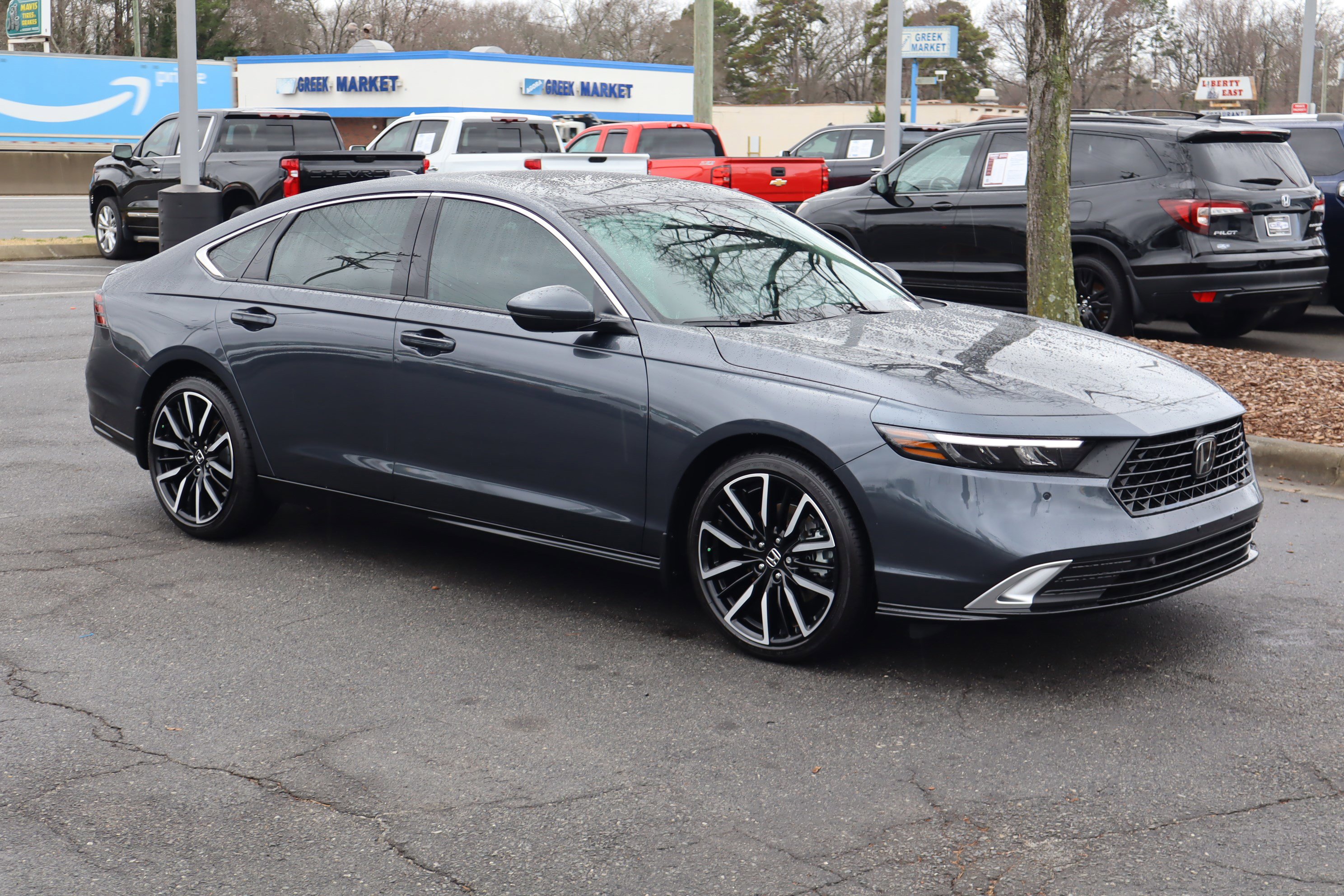 Used 2025 Honda Accord Touring image 2