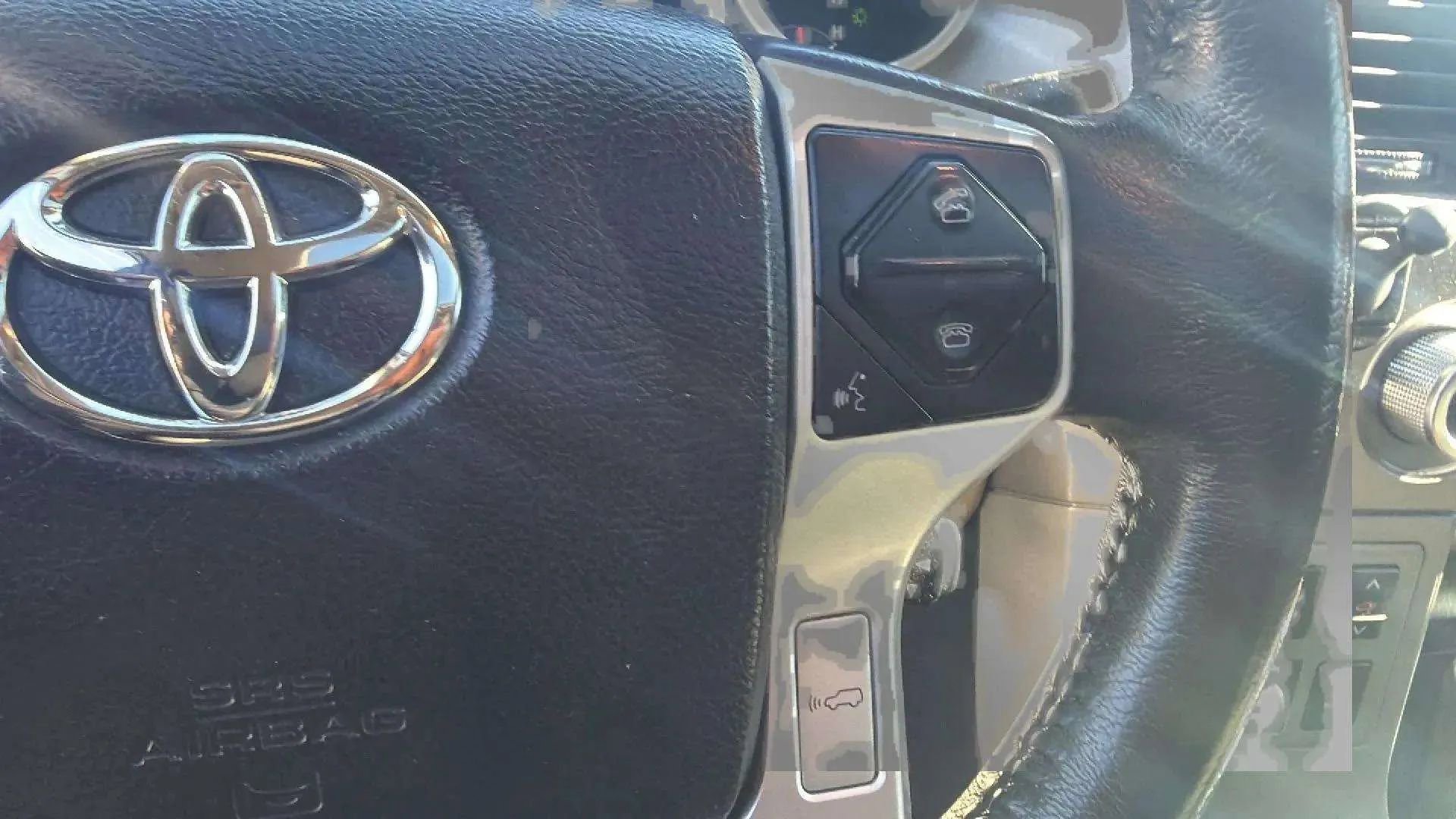 Used 2016 Toyota Sequoia Platinum image 39