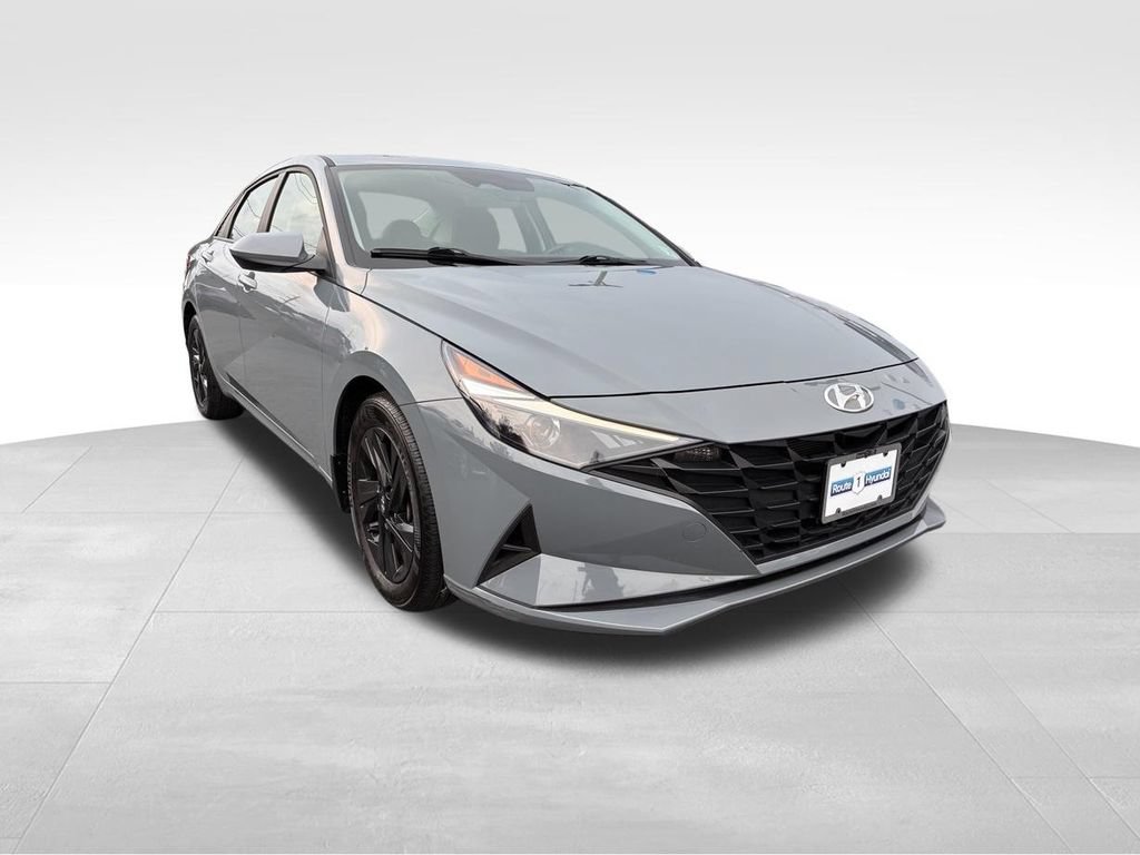 Used 2022 Hyundai Elantra SEL FWD image 1