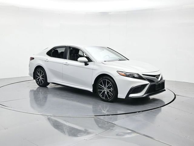 Used 2024 Toyota Camry SE w/ Convenience Package image 1