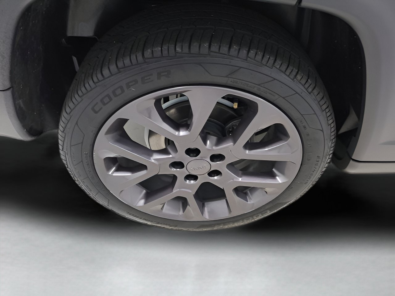Used 2021 Jeep Compass Latitude w/ Sun and Sound Group AWD/4WD image 9