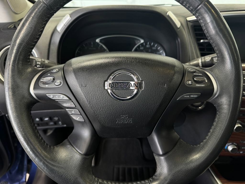Used 2017 Nissan Pathfinder Platinum w/ Family Entertainment Package FWD image 14