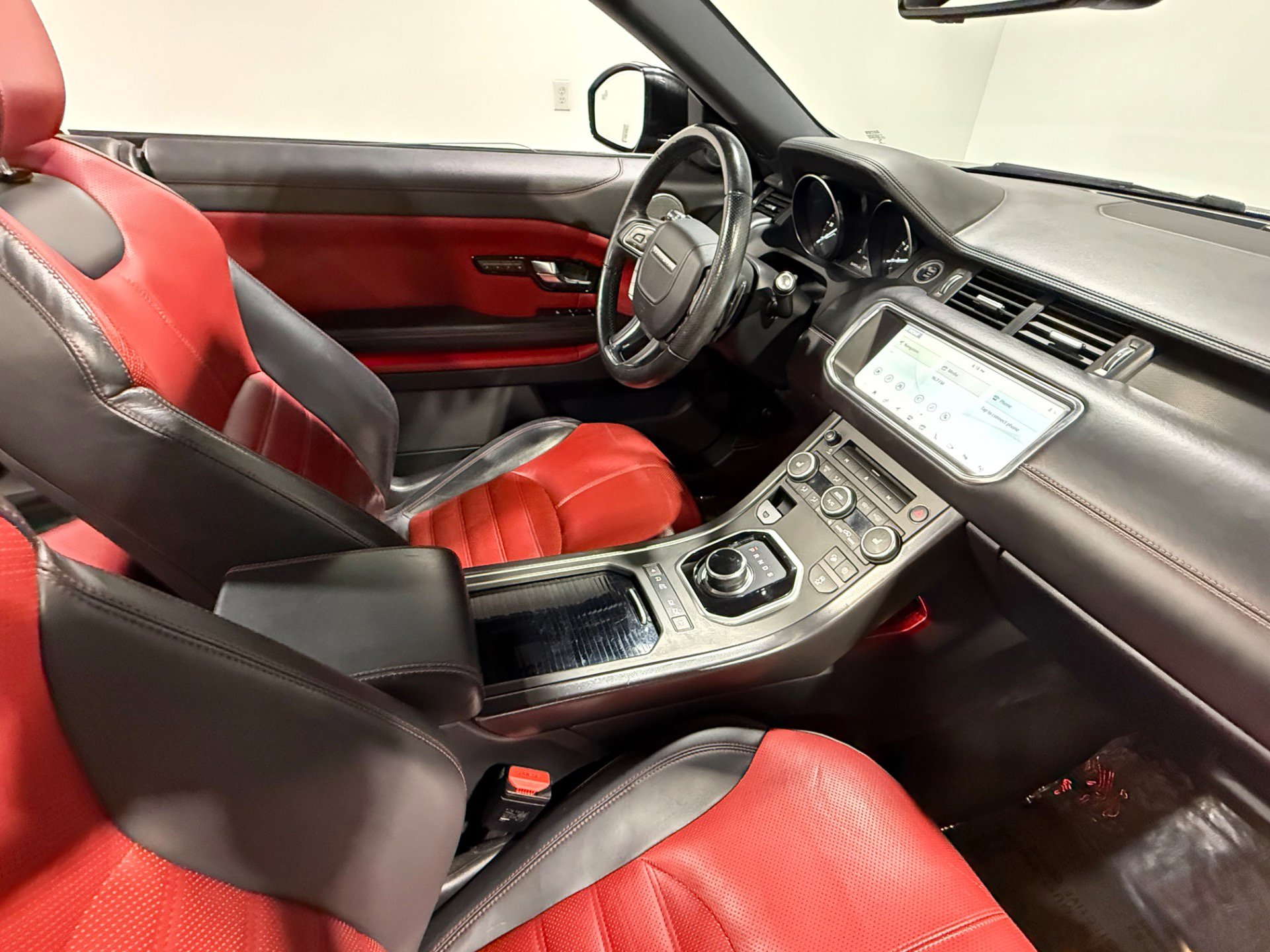 Used 2018 Land Rover Range Rover Evoque HSE Dynamic image 44