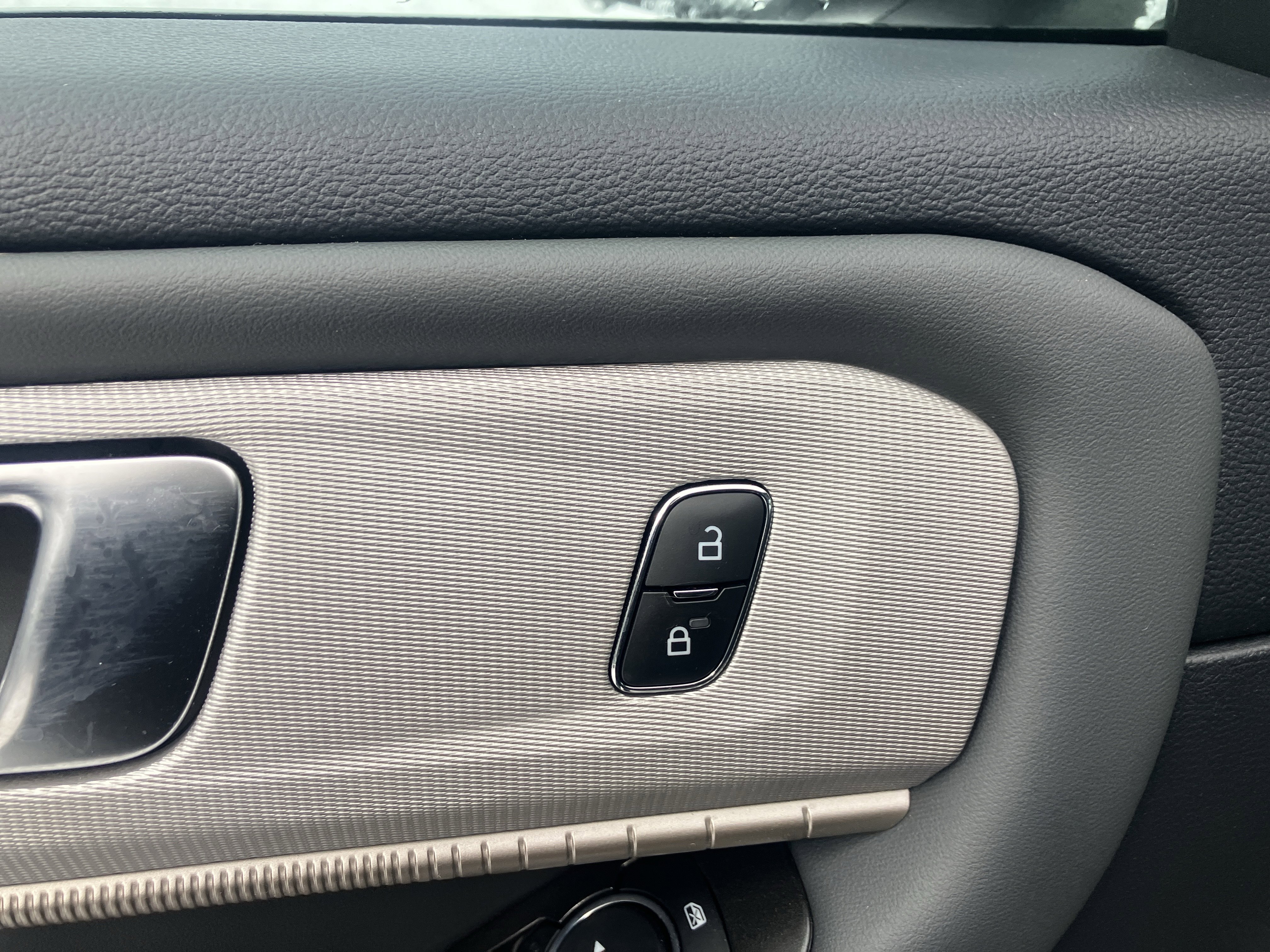 Used 2025 Ford Explorer Active image 19