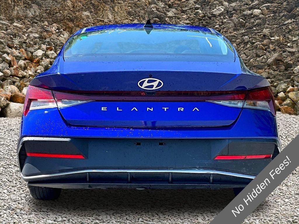 Used 2025 Hyundai Elantra SE FWD image 4
