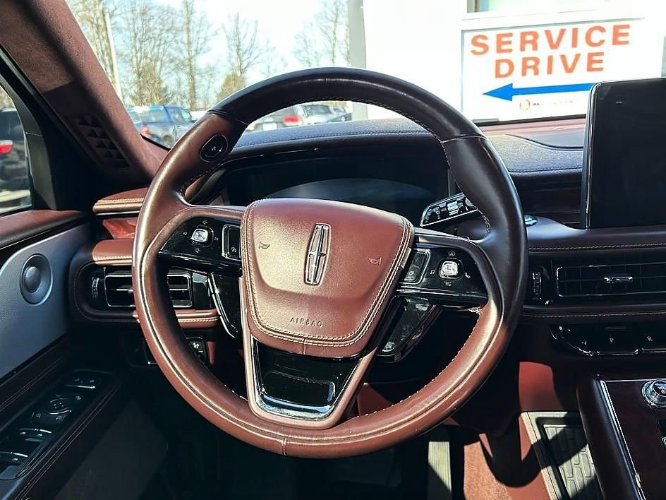 Used 2020 Lincoln Aviator Black Label w/ Class IV Trailer Tow Package image 12