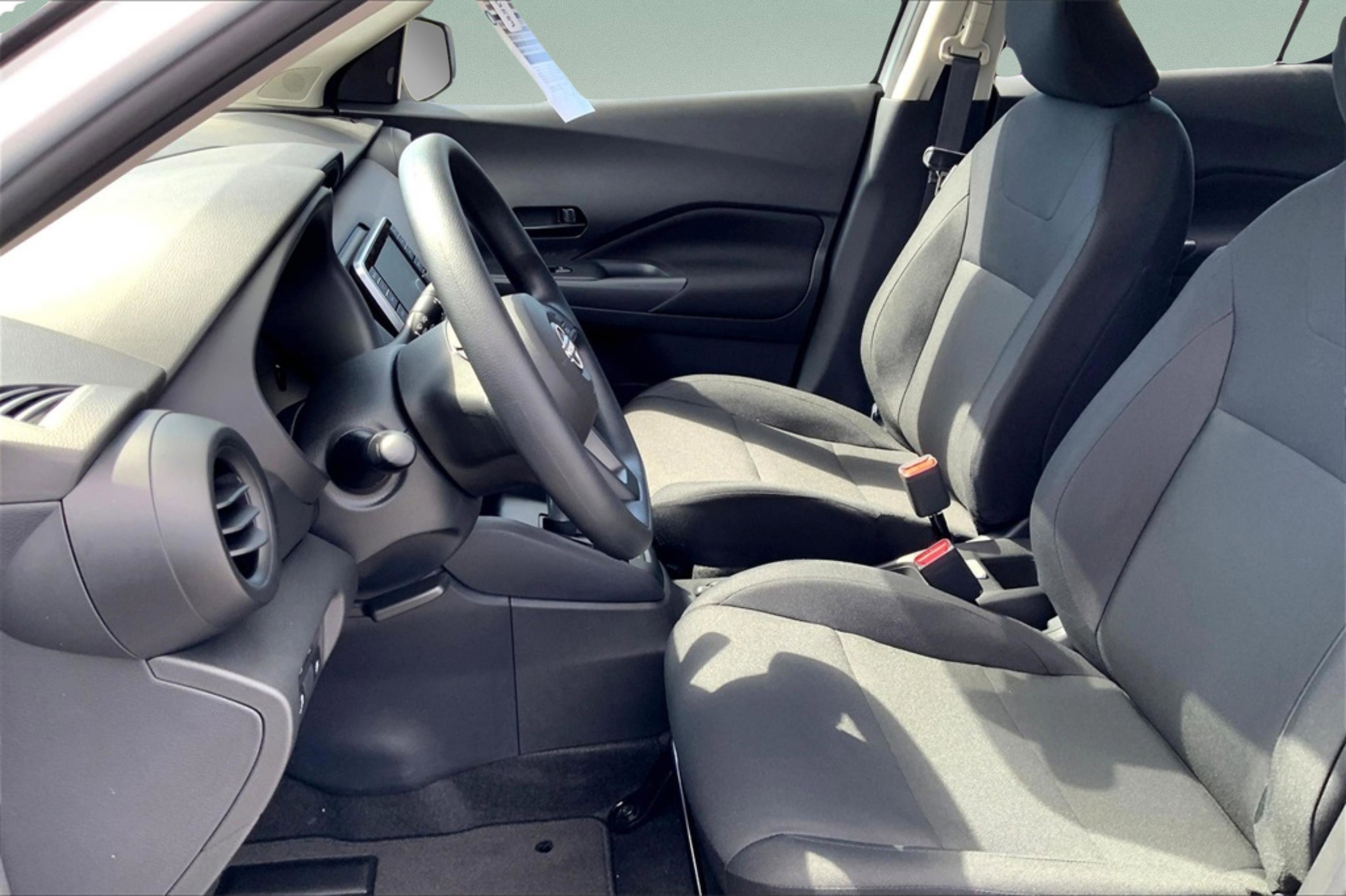 New 2025 Nissan Kicks Play S image 10