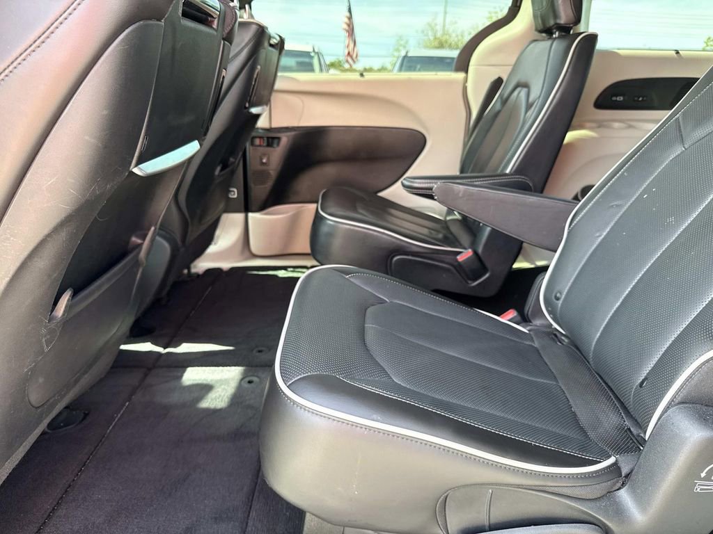 Used 2023 Chrysler Pacifica Limited w/ Uconnect Theater Family Group AWD/4WD image 15