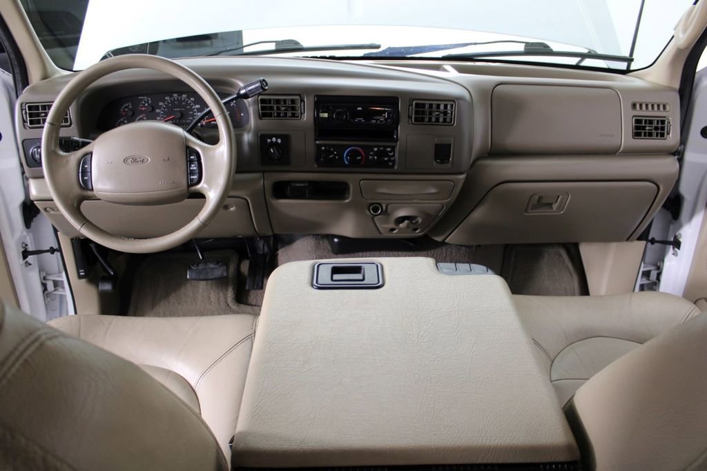 Used 2000 Ford F350 Lariat image 25
