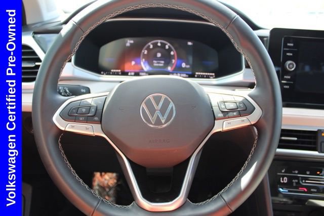 Used 2025 Volkswagen Taos SE w/ Panoramic Sunroof Package FWD image 27