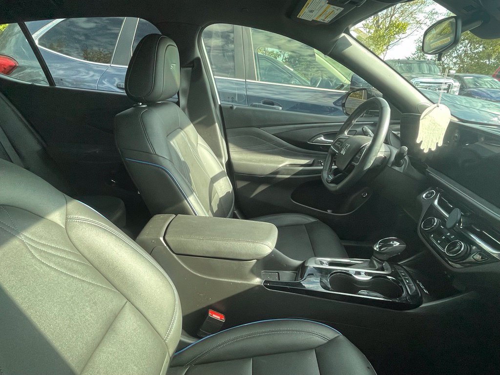 Used 2025 Buick Envista Sport Touring w/ Convenience I Package FWD image 7
