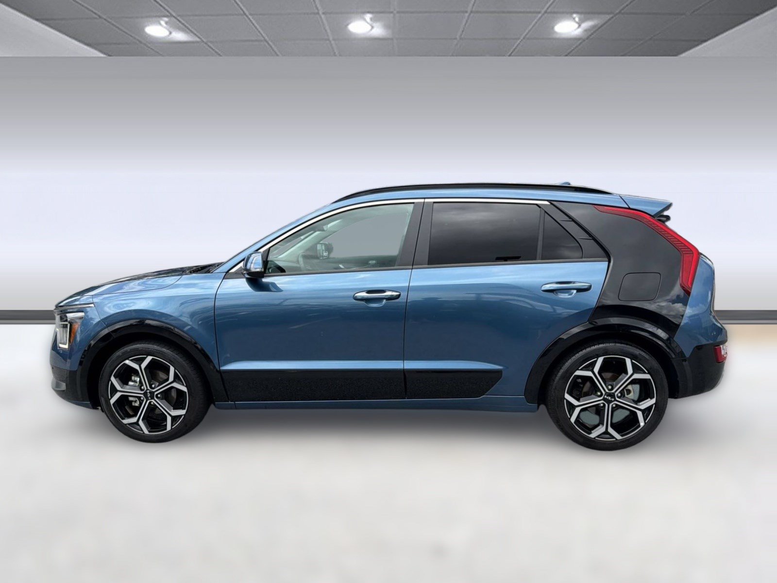 Used 2023 Kia Niro SX Touring FWD image 2