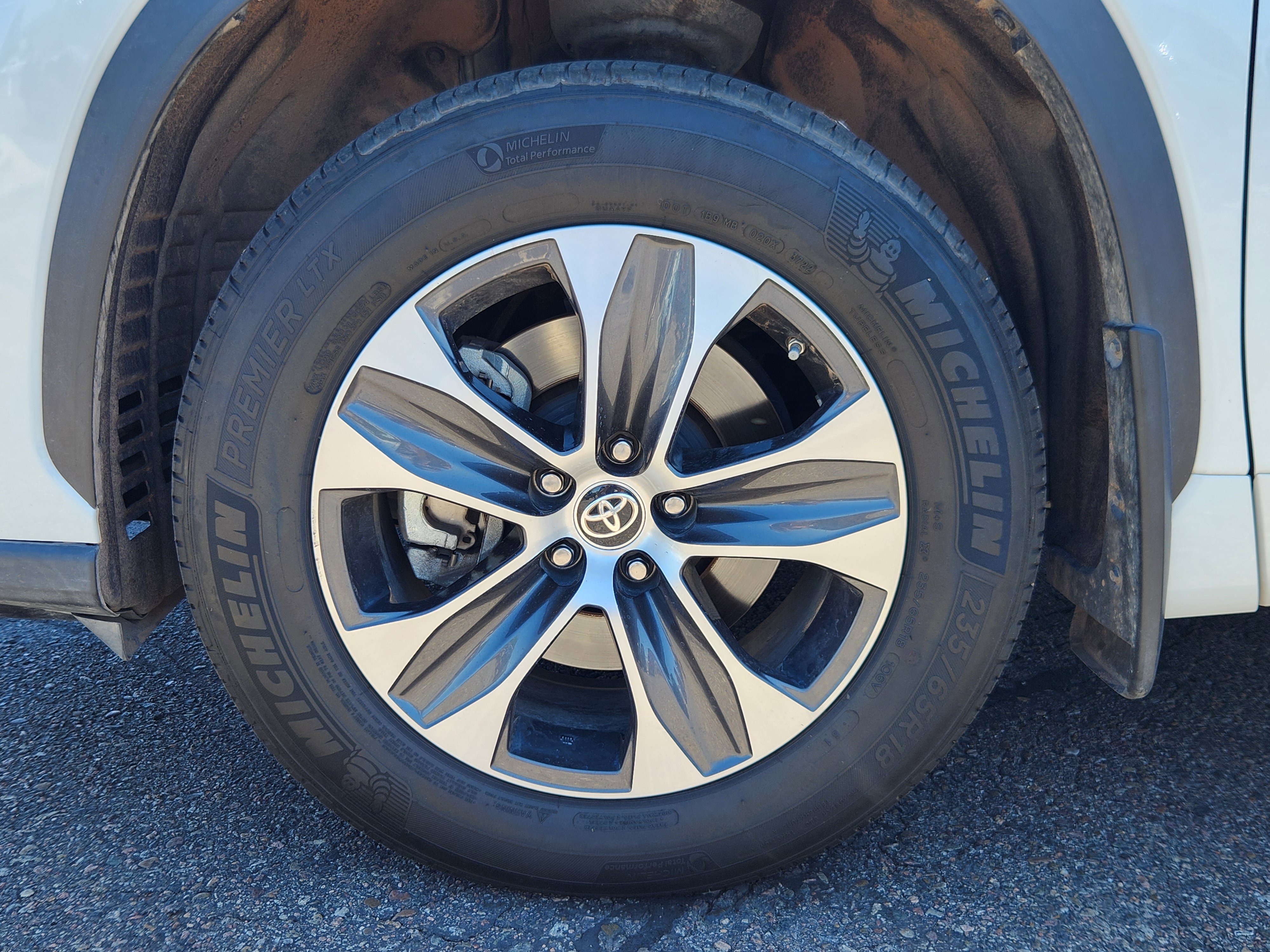 Used 2022 Toyota Highlander XLE image 16