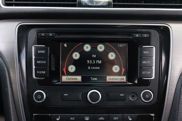 Used 2015 Volkswagen Passat 1.8T SE FWD image 38
