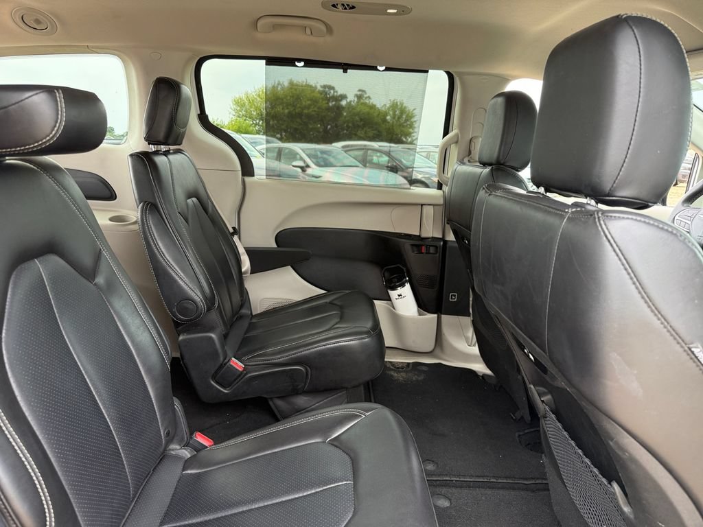 Used 2024 Chrysler Pacifica Touring-L FWD image 40