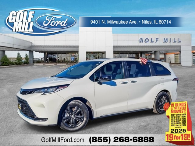 Used 2025 Toyota Sienna XSE image 1