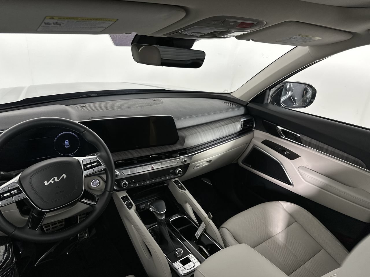 Certified 2025 Kia Telluride SX w/ SX Captain's Chair Package FWD image 16