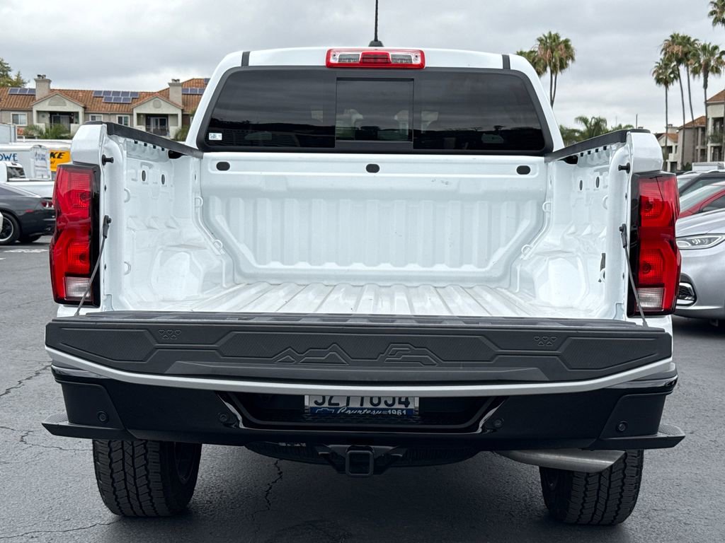Used 2025 Chevrolet Colorado Z71 w/ Technology Package AWD/4WD image 10