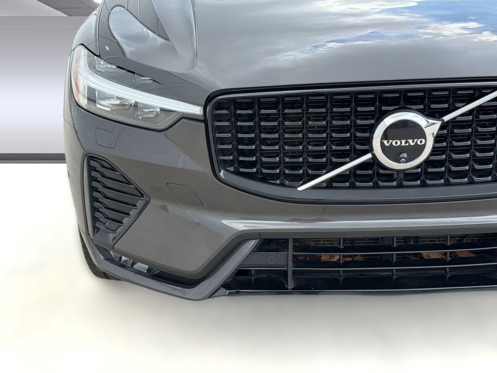 Used 2024 Volvo XC60 B5 Plus w/ Protection Package Premier AWD/4WD image 11