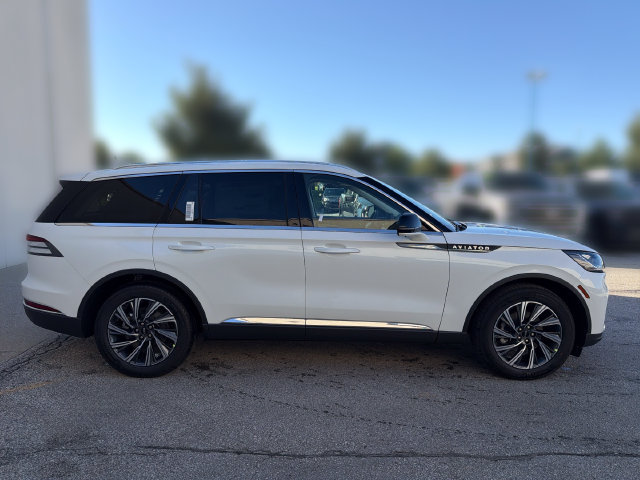 New 2027 Lincoln Aviator AWD image 4