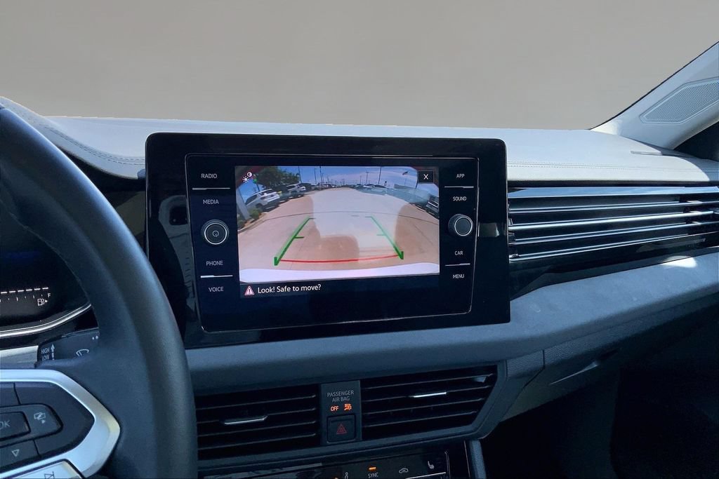 Certified 2025 Volkswagen Jetta SE w/ Sunroof Package FWD image 20