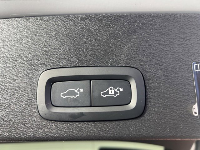 Used 2022 Volvo XC40 T5 R-Design w/ Advanced Package image 29