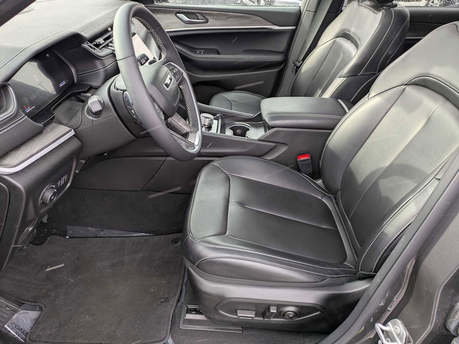 Used 2025 Jeep Grand Cherokee L Limited w/ Trailer Tow Package image 15