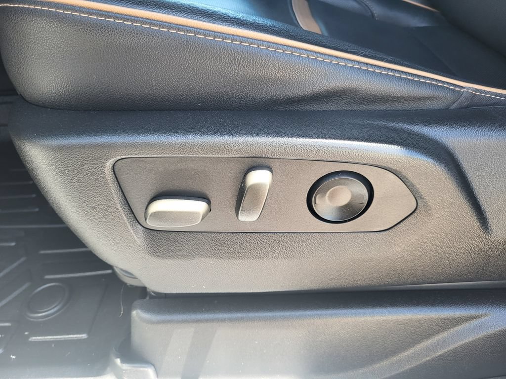 Used 2022 GMC Yukon XL AT4 AWD/4WD image 15